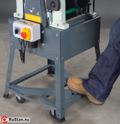 Встроенное шасси. Выдвигается при нажатии ногой на педаль и убирается при помощи пружинной скобы. фото №4 ADH 260 фото №4